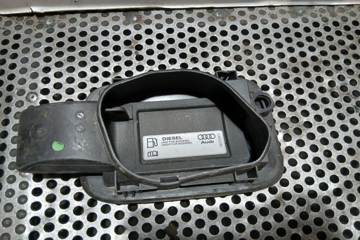 Usita rezervor 8K0809999C 8K0010508R 8K0809999C 8K0010508R Audi A4 B8