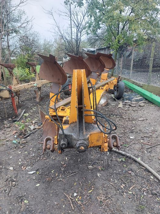 Vând plug 4brazde.disc greu 4m în v și scarificator gaspardo