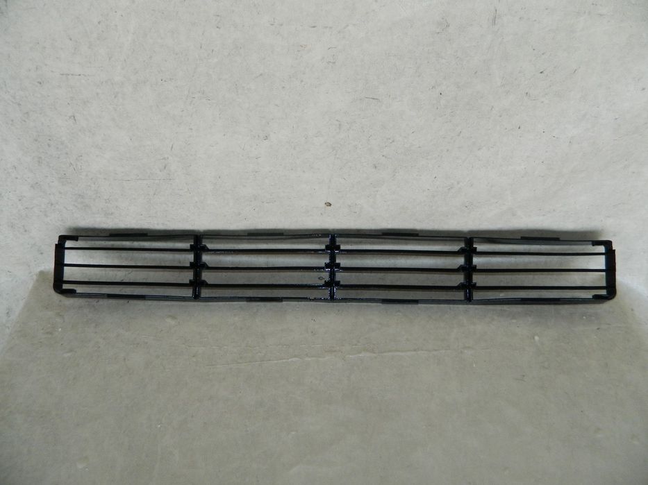 Grila intre proiectoare, Ford Focus, 98-01, 98AB-A0180A58-AEW