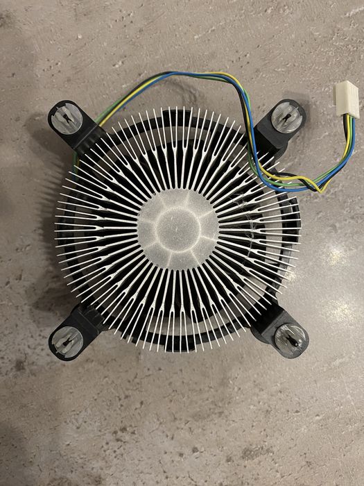 Intel i7 6700 + cooler stock