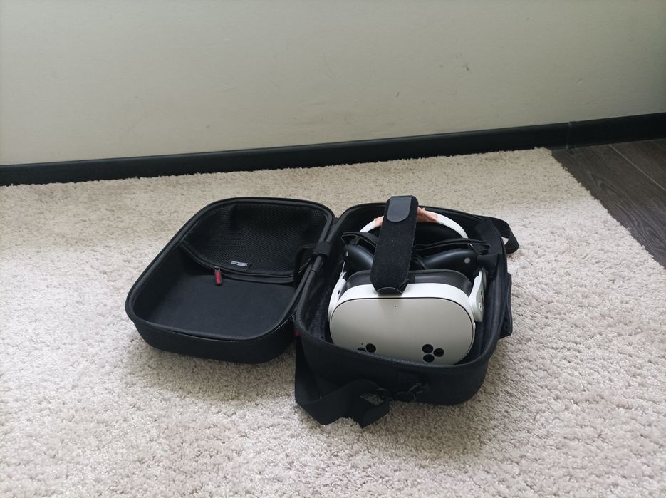 Oculus quest 3S + Кейс и Elite strap + калъфки за  контролерите с гаранция