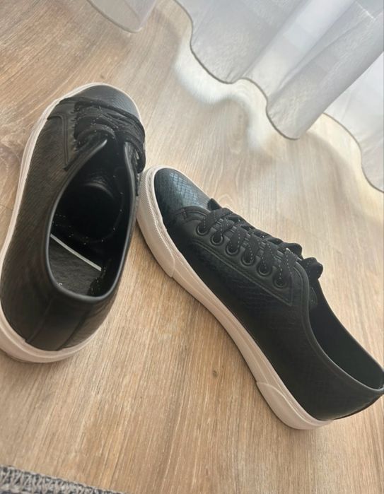 Papuci , fara defecte . Nu sunt folositi