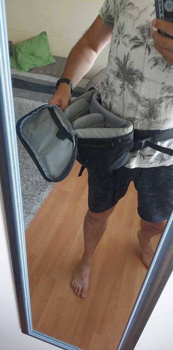 Borseta/geanta LOWEPRO pt camera foto si obiective