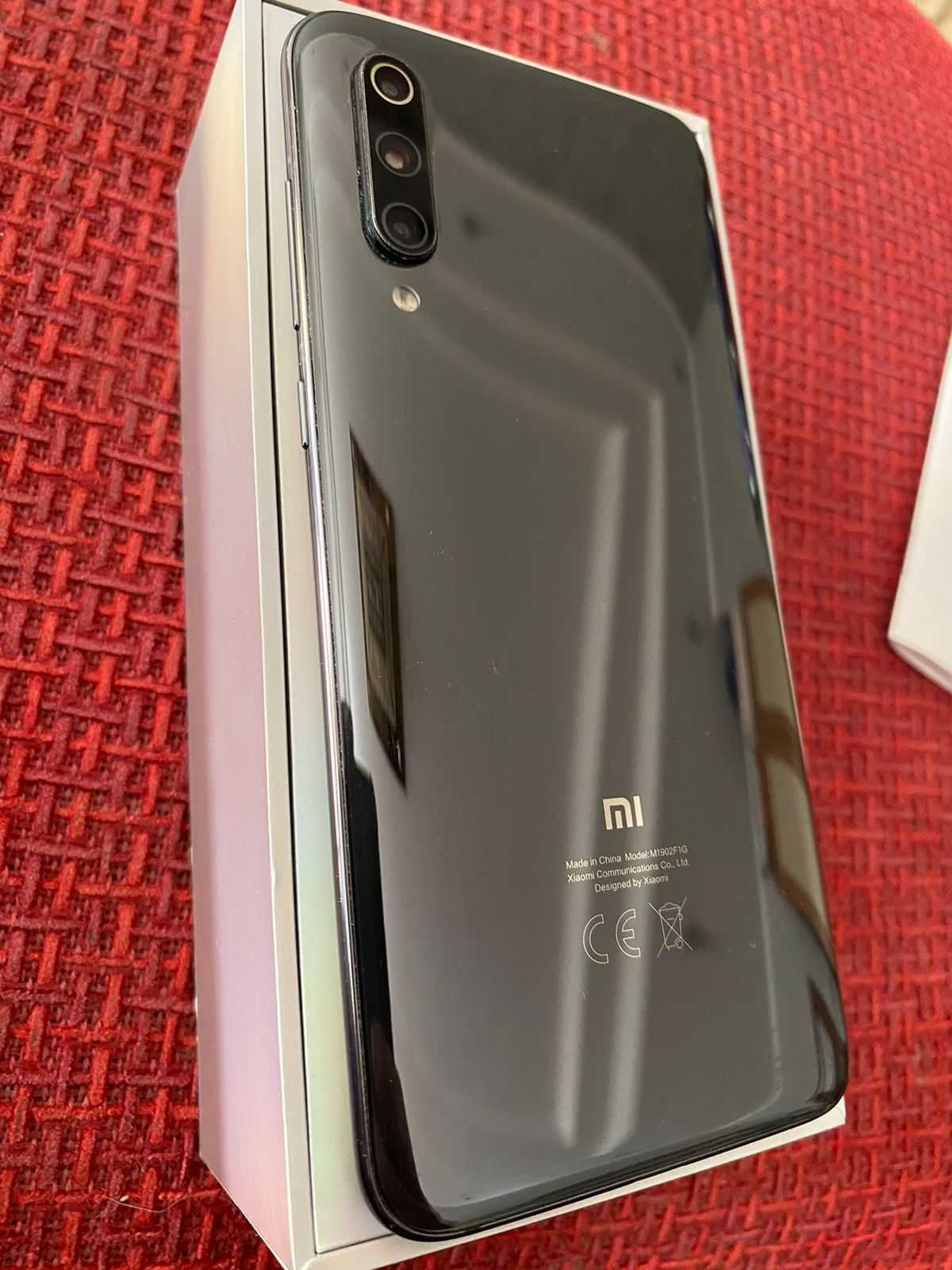 Смартфон Xiaomi MI 9 64гб рабочий ,только экран не показывает: 15 000 тг. -  Мобильные телефоны / смартфоны Алматы на Olx