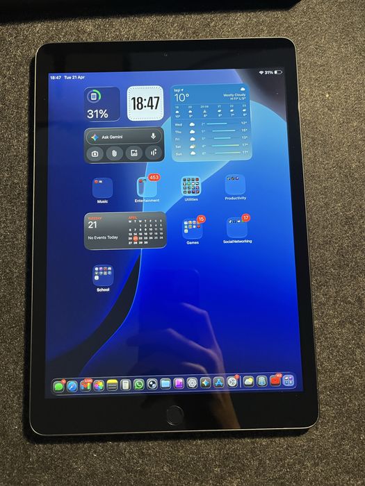 iPad 9 (64GB)  Tastatură iluminată + Pen + 3 Huse