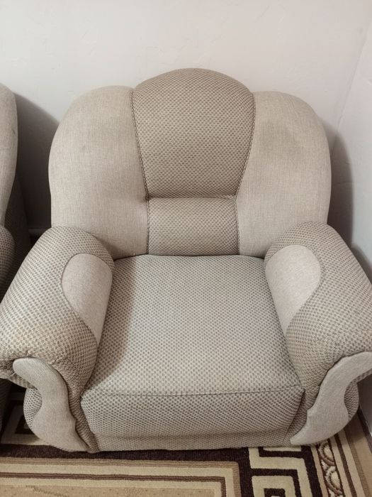 Продам угловой диван с креслом