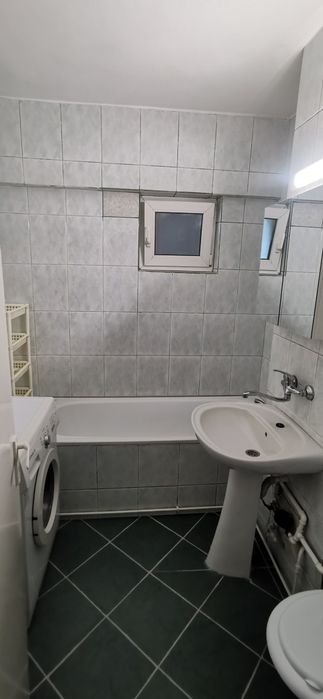 De închiriat apartament cu 4 camere, pentru studenți