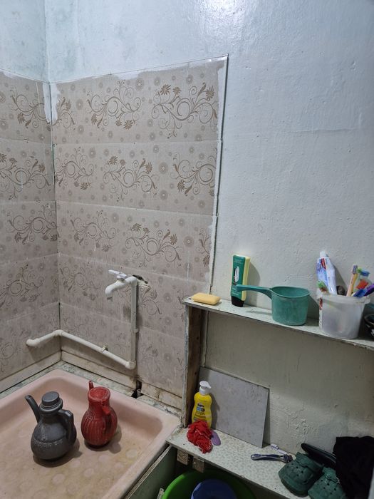 Sirdaryo shahar Shirin MFY da 4 xonali dom sotiladi