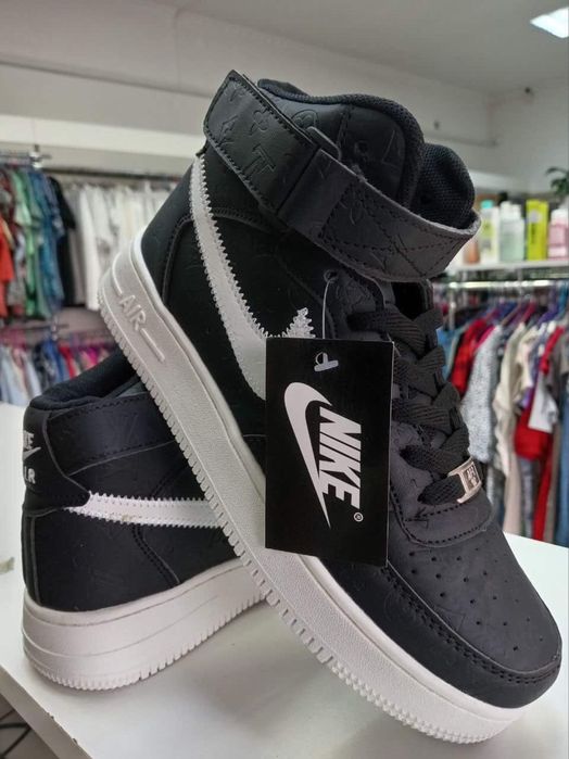 Продаются кроссовки