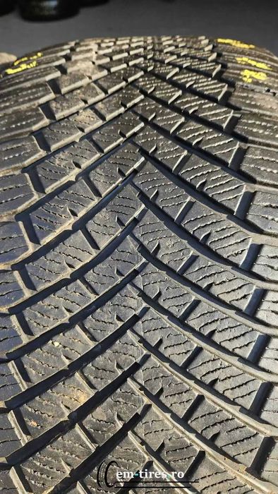285/40 R22 • Iarna • Yokohama BluEarth Winter V906 110W | 2 buc | DOT 2023 | Pret/buc