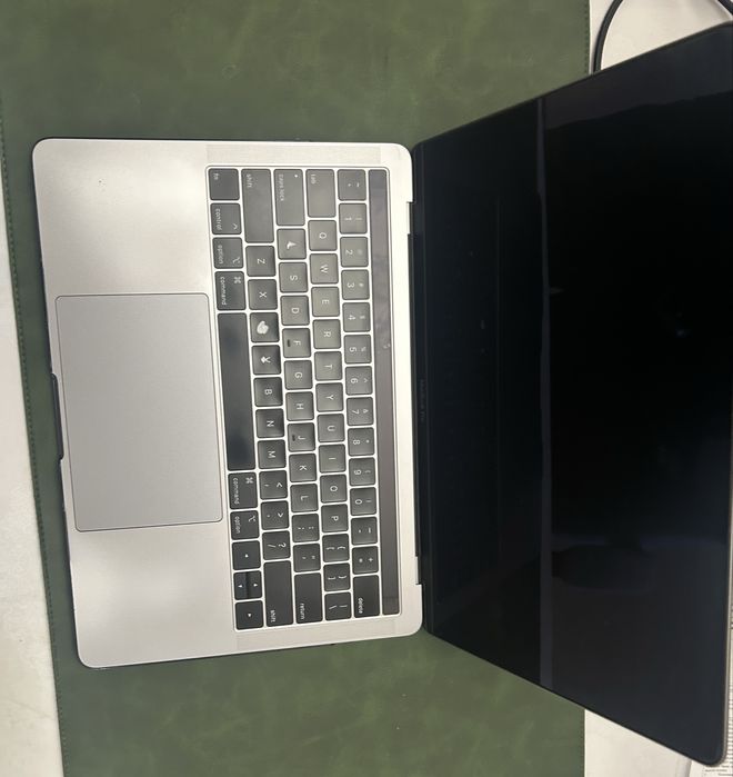 MacBook Pro 13' 2019 / 8 GB / SSD 128GB