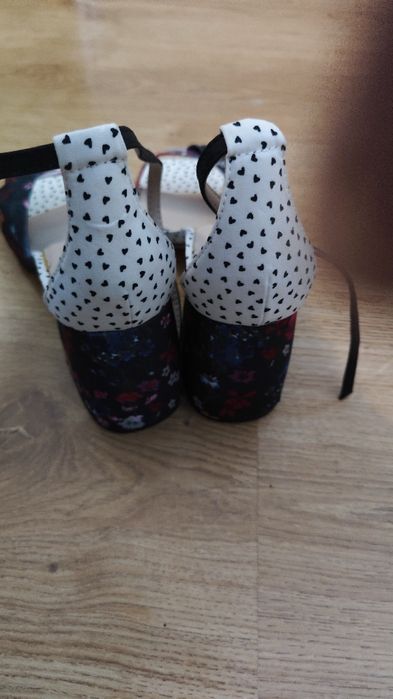 Сандали Sketcherr, Страдивариус,Кендъл+ Кели