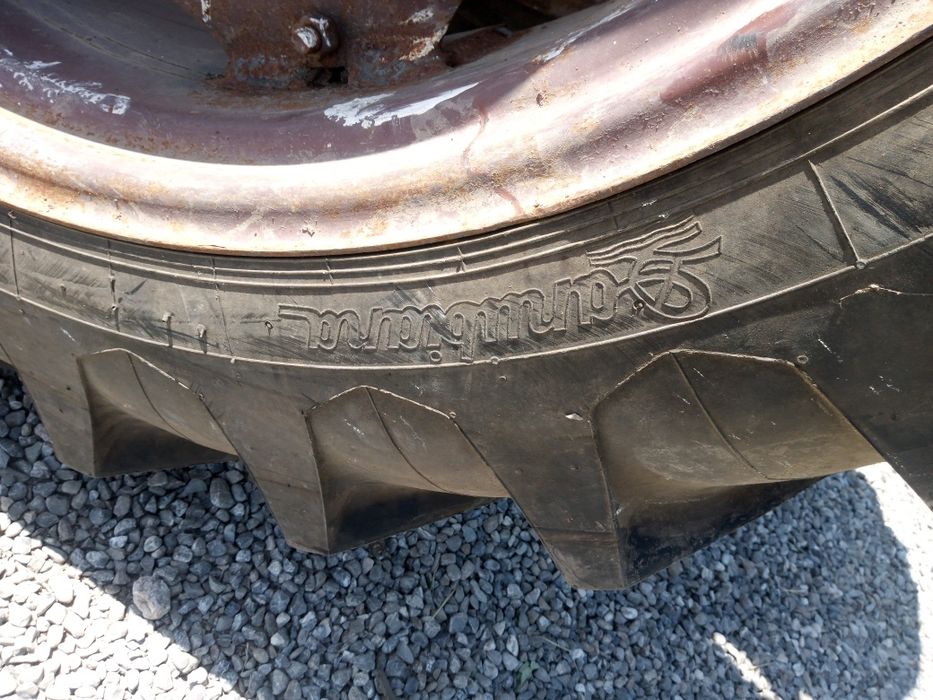 Vând rotii tractor 12.4 R 36