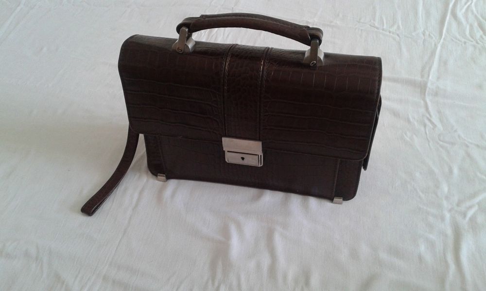 Продам Портфель Барсетку