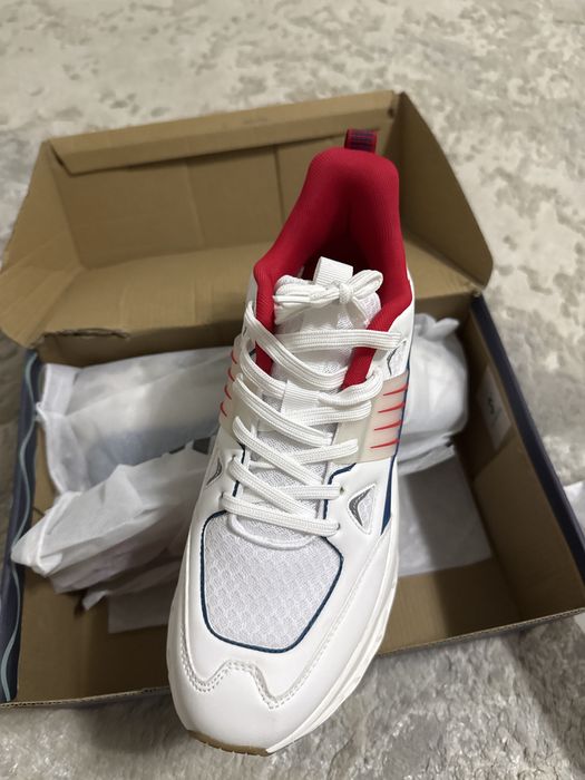 Продам новый кроссовок Маттини