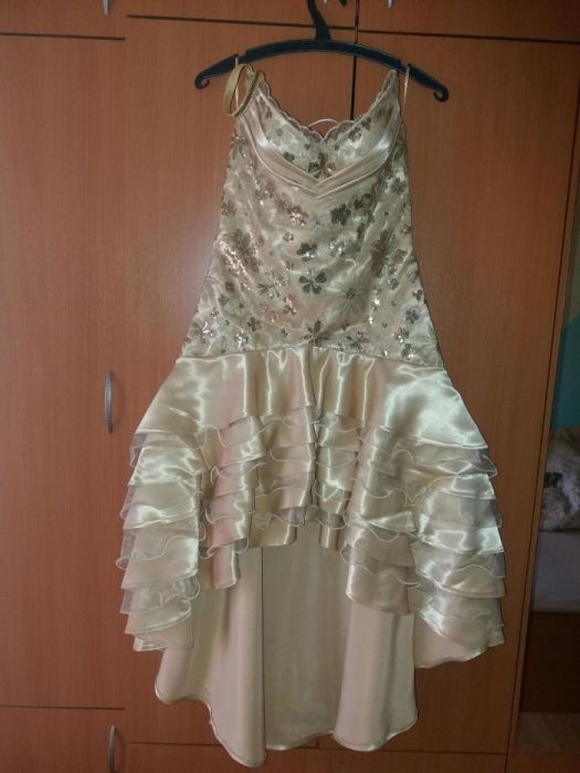 Vand rochie de ocazie UNICAT deosebita crem-aurie cu paiete