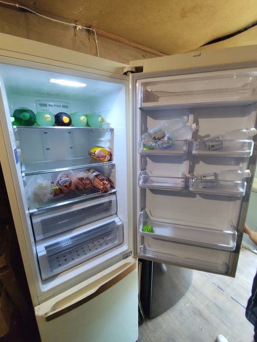 Продам холодильник Samsung NoFrost