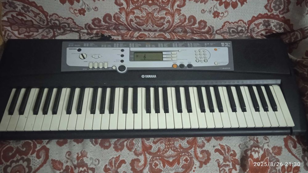 Синтезатор фирма Ямаха