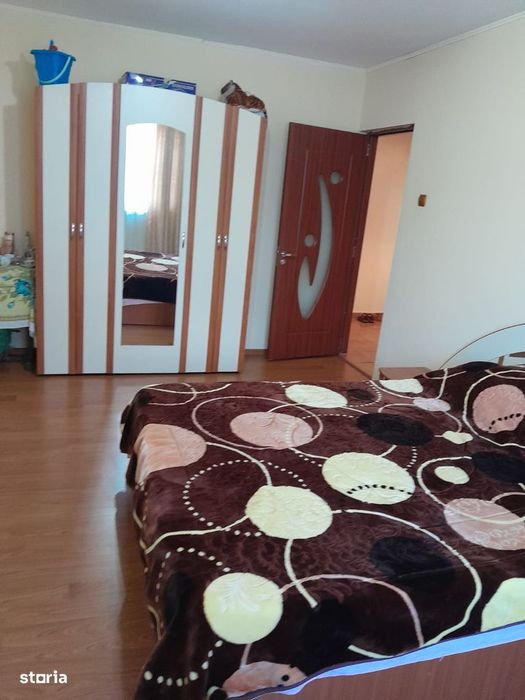 Apartament 3 camere, etaj 2, centrala pe gaz