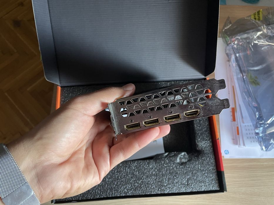 Видеокарта AMD Radeon 570 8GB - Почти нова