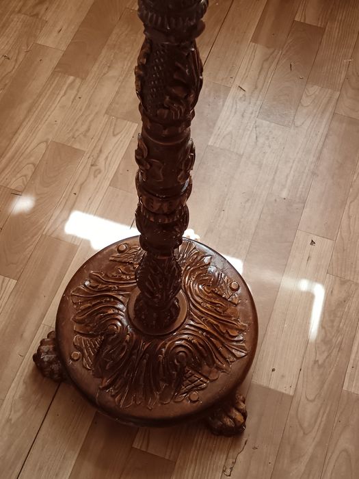 Piedestal, vechi lemn masiv