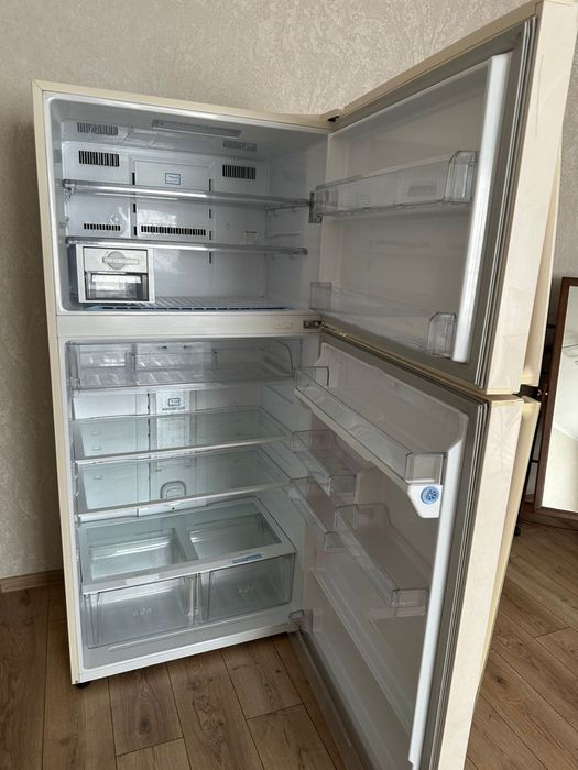 Холодильник LG продам