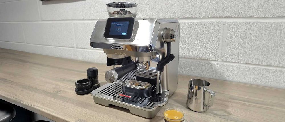 Кофеварка Итальянская  DeLonghi La Specialista Touch