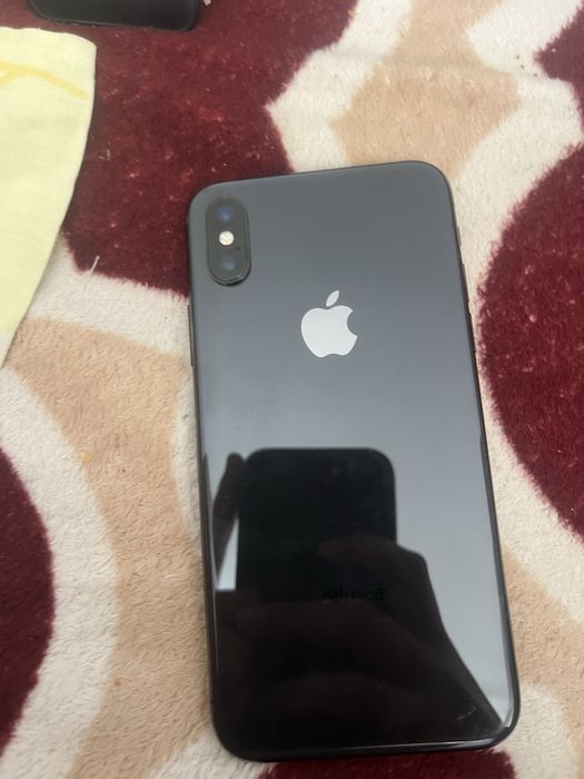 Vand iphone x merge destul de bile