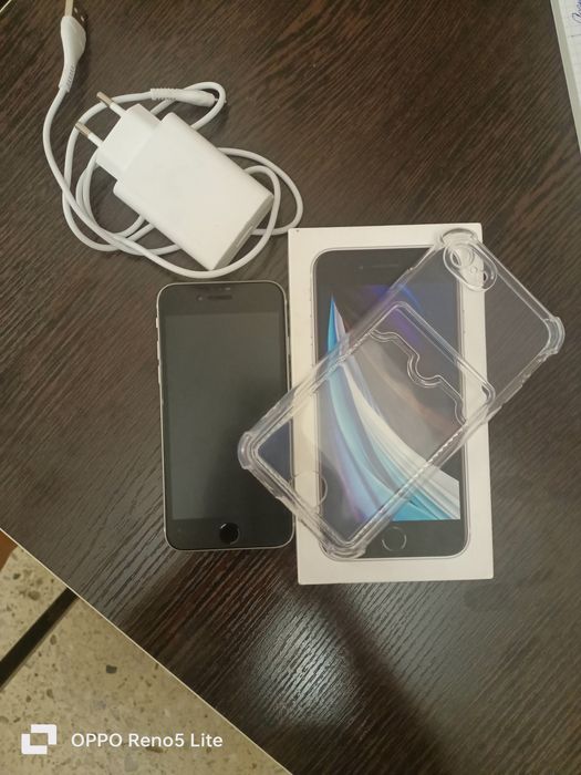 Iphone se 2020 акб 100%