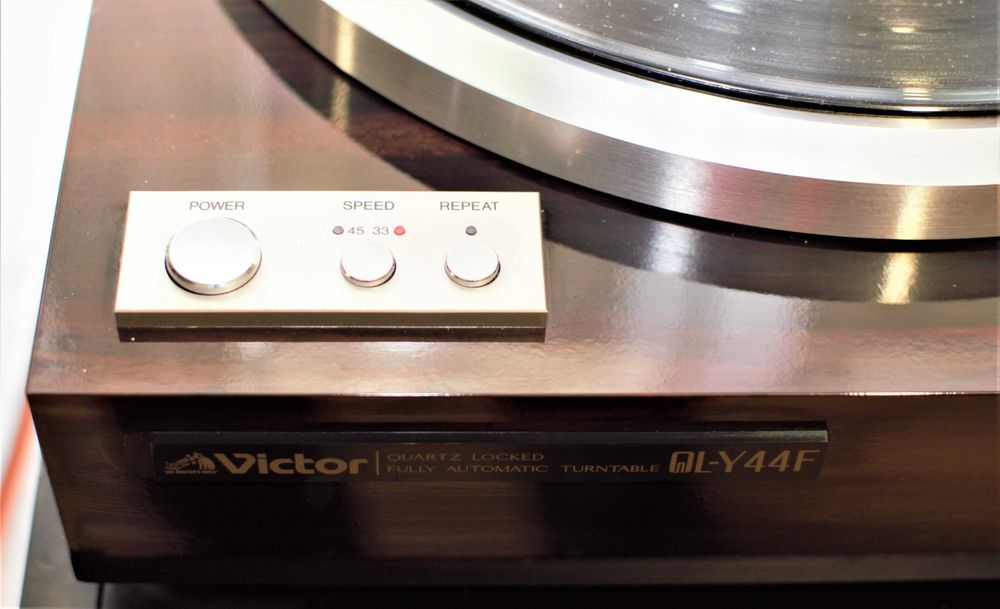 Проигрыватель виниловых дисков Victor QL-Y44f