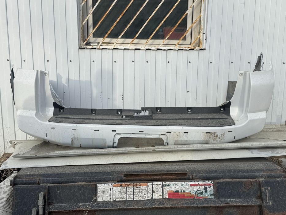 Задний бампер 4Runner б/у оригинал