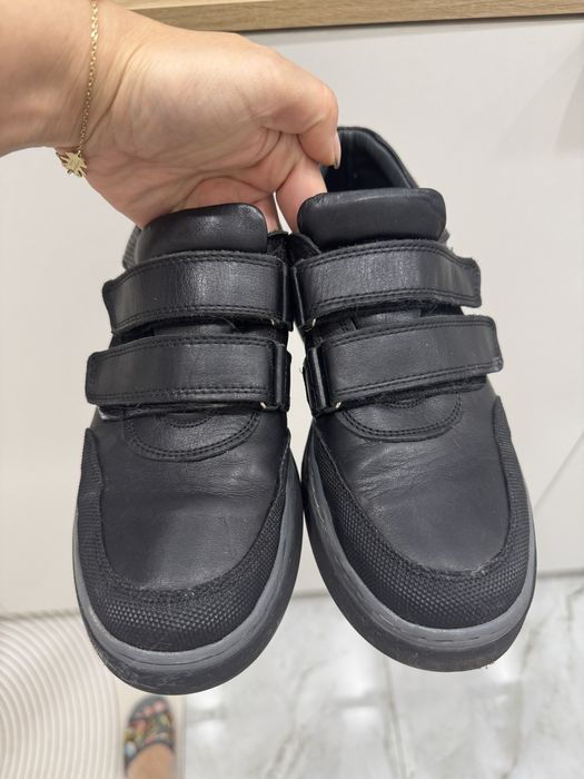 Кожаные кроссовки