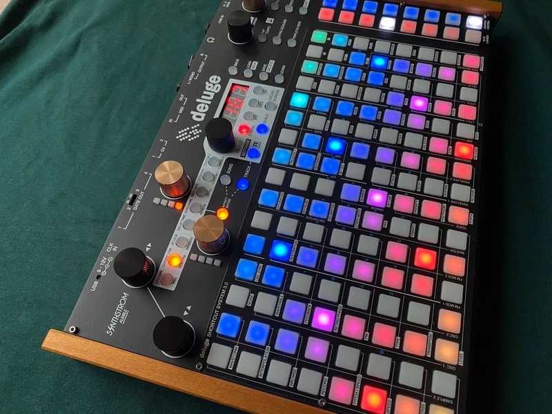 Synthstrom Deluge - synthesizer, sampler & sequencer - GrooveBox