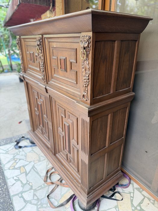 Старинен шкаф