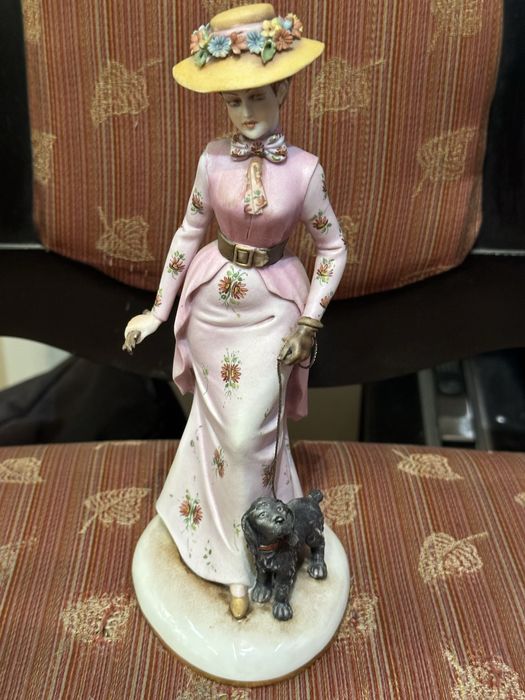 стара порцеланова статуетка капо ди монте