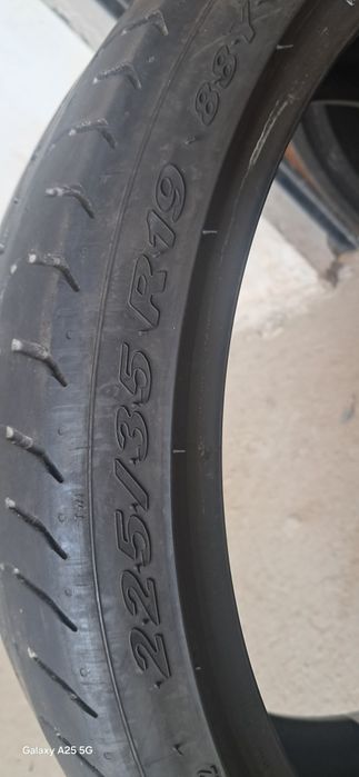 225/35 R19 Pirelli P Zero