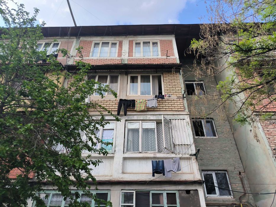 Продается 3 ком квартира Risoviy bozor oldida 3 xona kvartira sotiladi
