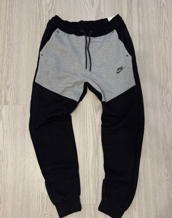 ULTIMELE BUCATI!! Compleu Bluza / Pantaloni Trening Nike Tech Fleece Gri / Negru  Marimi S-XXL Unisex
