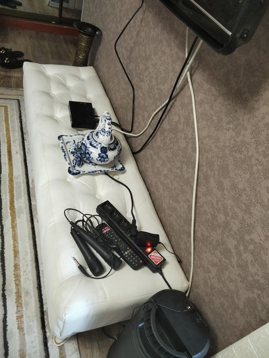 Продам пуфик , белый. 20 тыс