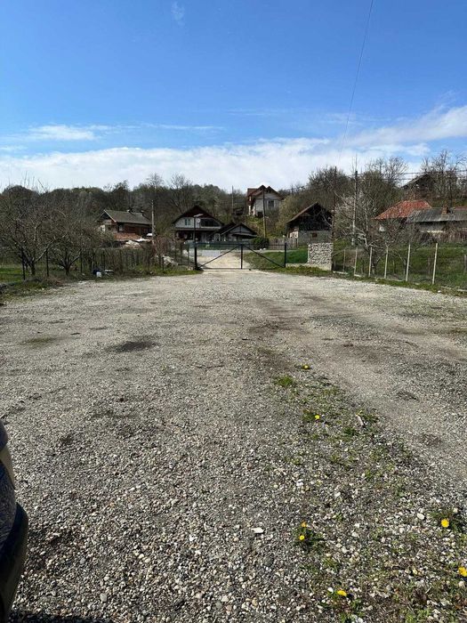 Teren intravilan 2000 mp+ Hala 64mp+Cladire birou 15mp+Foisor 20mp