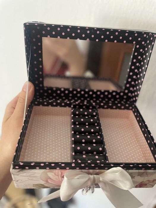 Красива кутия за бижута