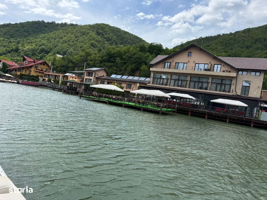 Vânzare complex turistic Dunăre — Cazanele Dunării, 3 pensiuni, 3,5M €