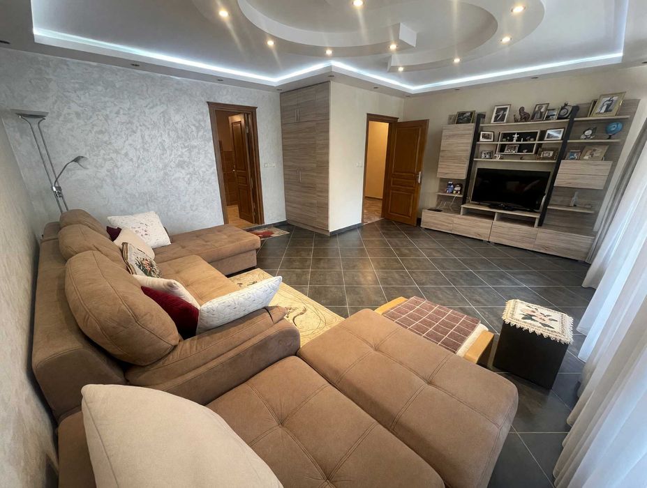 Продавам тристаен апартамент в кв. Лазур, гр. Бургас - снимка 15