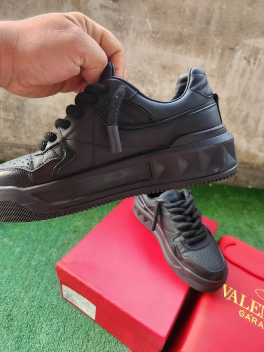 Adidasi Valentino originali