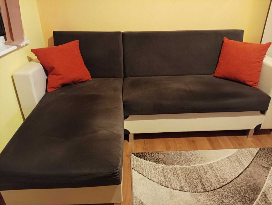 Продавам ъглов разстегателен диван