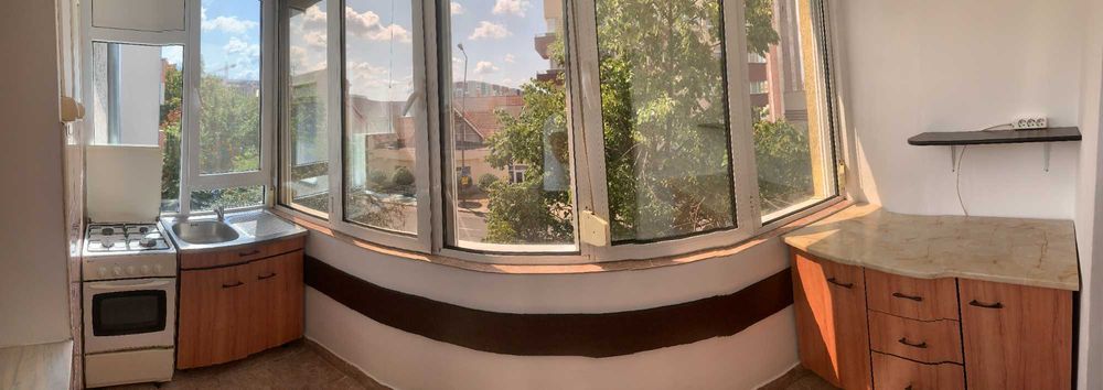 Apartament cu 3 dormitoare, Parcare, 2 bai, 1 balcon, decomandat,