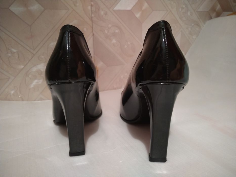 Туфли женские новые лаковые итальянские