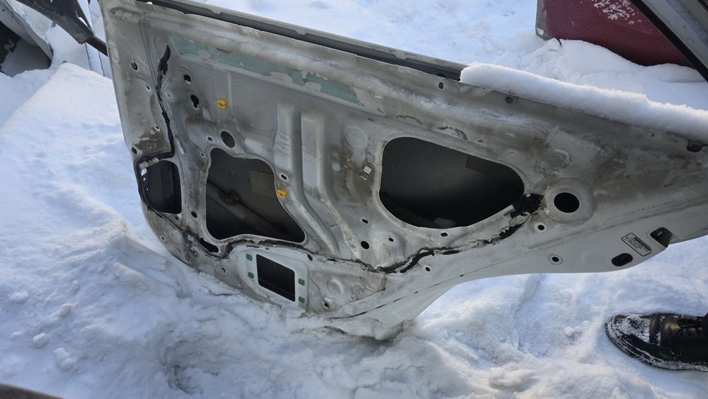 Продам дверь камри 40