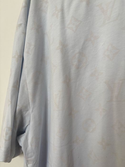Tricou sensibil la lumina