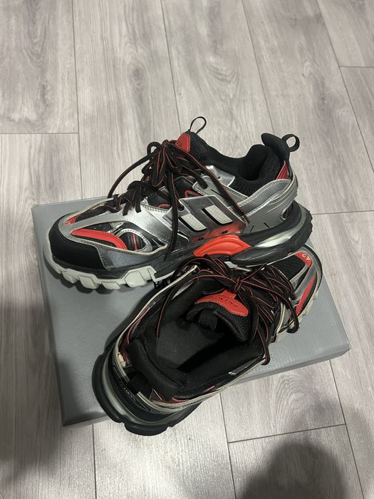 Balenciaga track